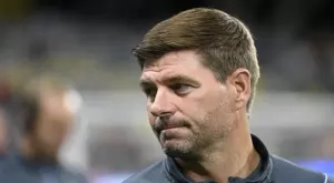 Стивън Джерард кандидат за треньор на балкански гранд, конкурент му е легенда на Милан