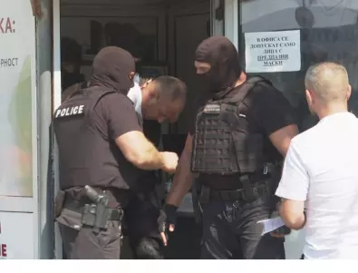Полицейска акция в Бургас срещу схема с крадени луксозни коли