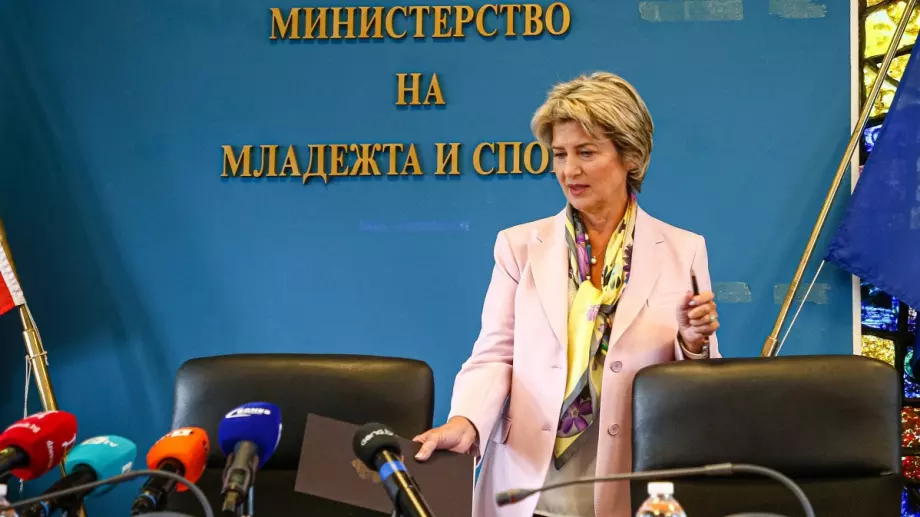 Спортният министър Весела Лечева вече не е шеф на спортната стрелба