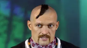 В типичния си стил: Олександър Усик представи доказателство за удара под пояса от Дюбоа (ВИДЕО)