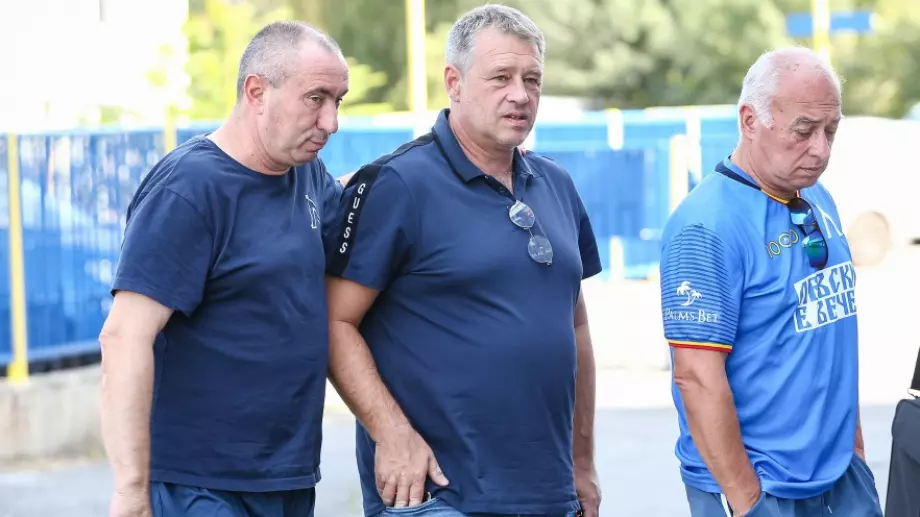 Станимир Стоилов и Иво Ивков отиват на среща с феновете преди мача с Ботев във Враца