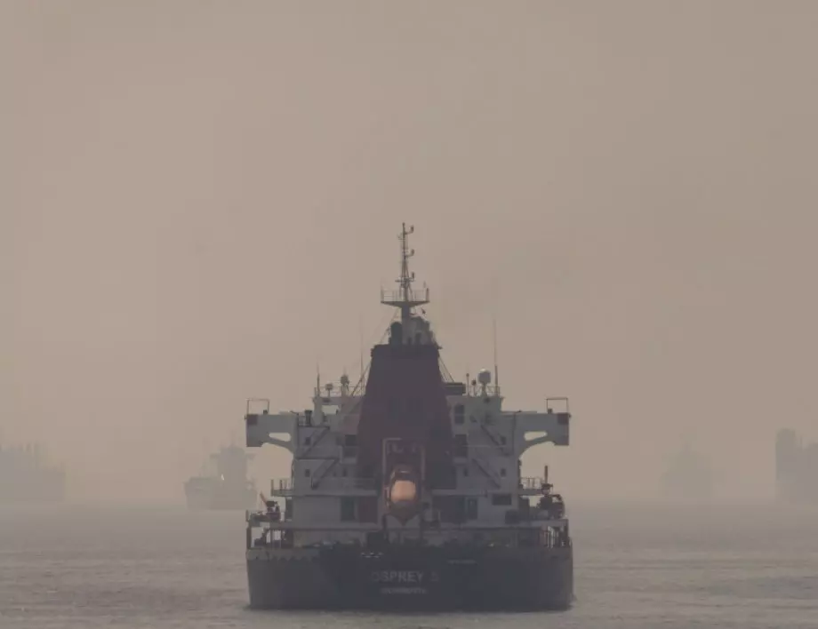 Лъже ли пак Русия? Голям военен кораб е ударен при атаката в Новоросийск (ВИДЕО)