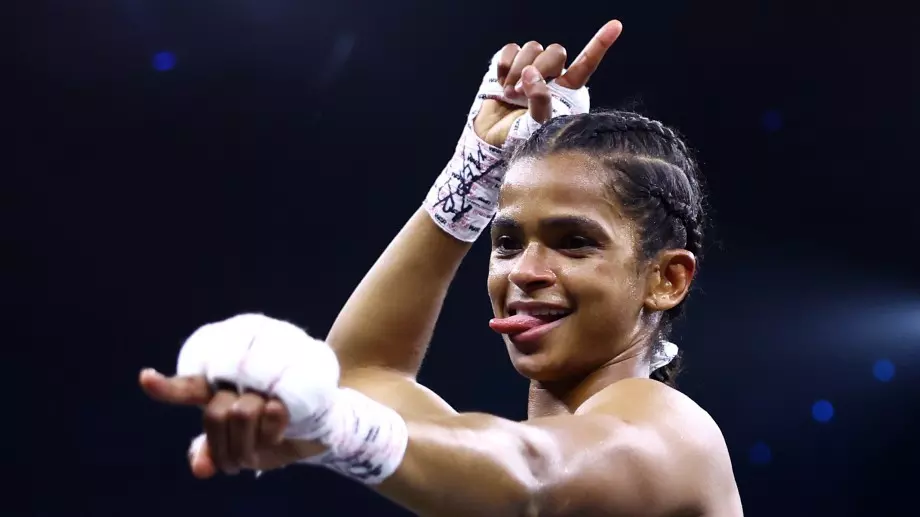 За историята! Рамла Али грабна победата в първия боксов мач между жени в Саудитска Арабия (ВИДЕО)