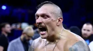 Нереално! Усик изстрелян извън ринга с брутално кроше от Дионтей Уайлдър (ВИДЕО)