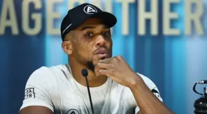 Антъни Джошуа тотално си загуби ума: Ей Джей това - Ей Джей онова, но все още мога да из%$&ам момичето ти