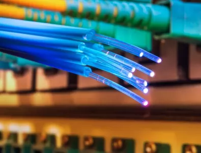 Прерязани подводни кабели забавиха интернет връзките в целия свят
