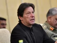 След дълго мълчание: Бившият пакистански премиер се появи публично