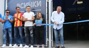 {{ otherArticle[0].article.title }}