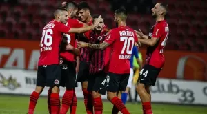 Арда се пребори за точка срещу Локо (Сф) в мач с обрат и 3-ма изгонени