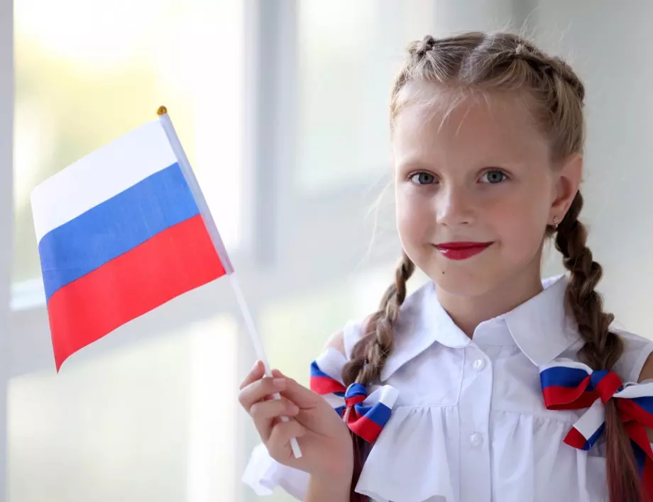 На училище в Русия - повтаряйте след мен: "Щастието на Родината е по-важно от живота" 