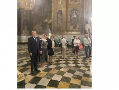 Румен Петков присъства на литургия в храм-паметника 