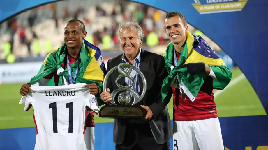 Легендата на бразилския футбол Зико с безценен подарък за български отбор от Втора лига