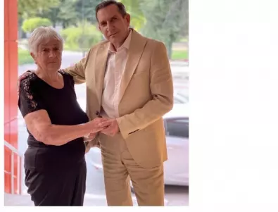 Жена дари събрани пари в полза на пенсионерите от Стамболийски
