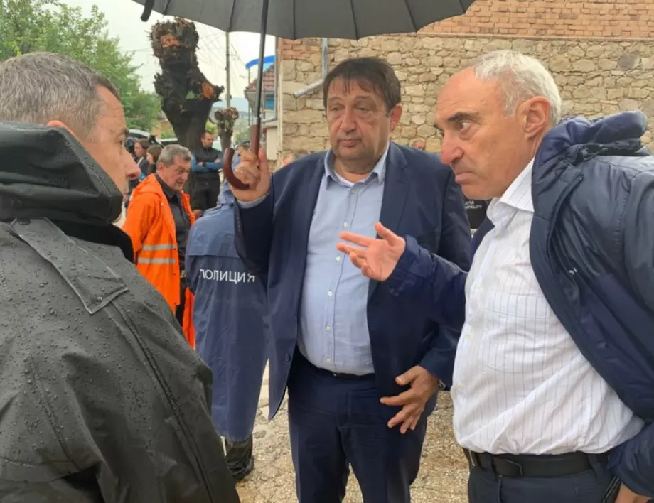 Министър Шишков: Ще дадем пари за селата в Карловско след наводненията, доволен съм от интерконектора