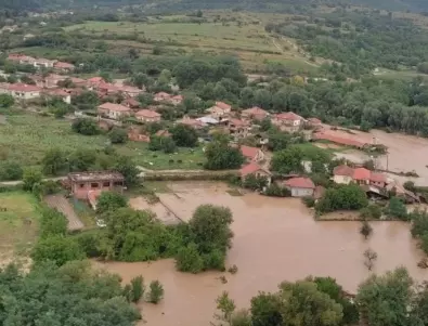 Министерство на отбраната показа бедствието в Карловско, заснето от въздуха (ВИДЕО)