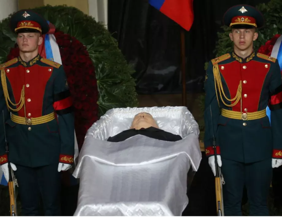С траурна церемония изпратиха Михаил Горбачов (СНИМКИ и ВИДЕО)