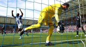 Брайтън затегна примката около врата на Роджърс, остави Лестър на дъното