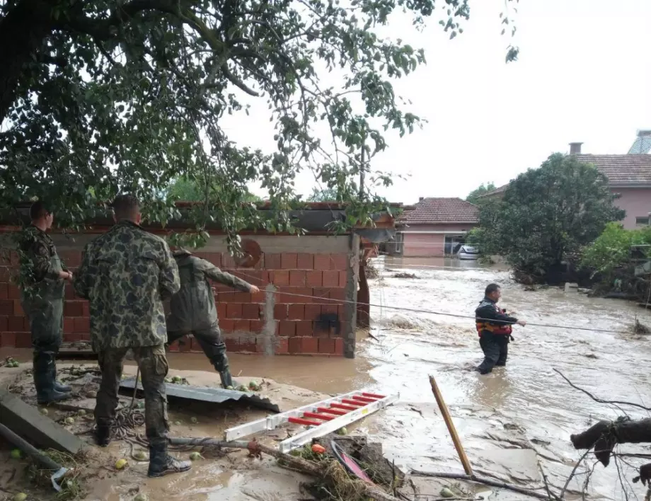 Георги Рачев: Не се очакват нови валежи в наводнените села до Карлово