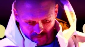 Светкавичен дебют за историята и 4 нокдауна за 4 минути - какво се случи на галавечерта на Олександър Усик? (ВИДЕО)