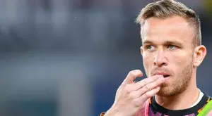 Агентът на Артур отсече: Няма да се маха от Ливърпул през зимата!