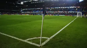 Да гледаш мач от джакузи зад ъгловото флагче на терена (СНИМКИ)