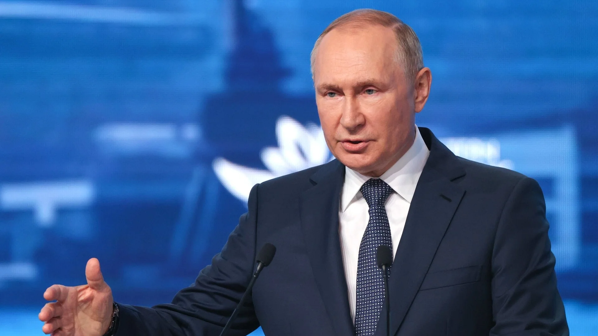 Путин продължава да се преструва на радетел за мир в Украйна