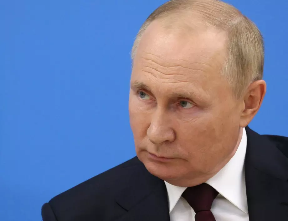 Общинари от 18 района на Москва и Санкт Петербург поискаха оставката на руския президент Путин