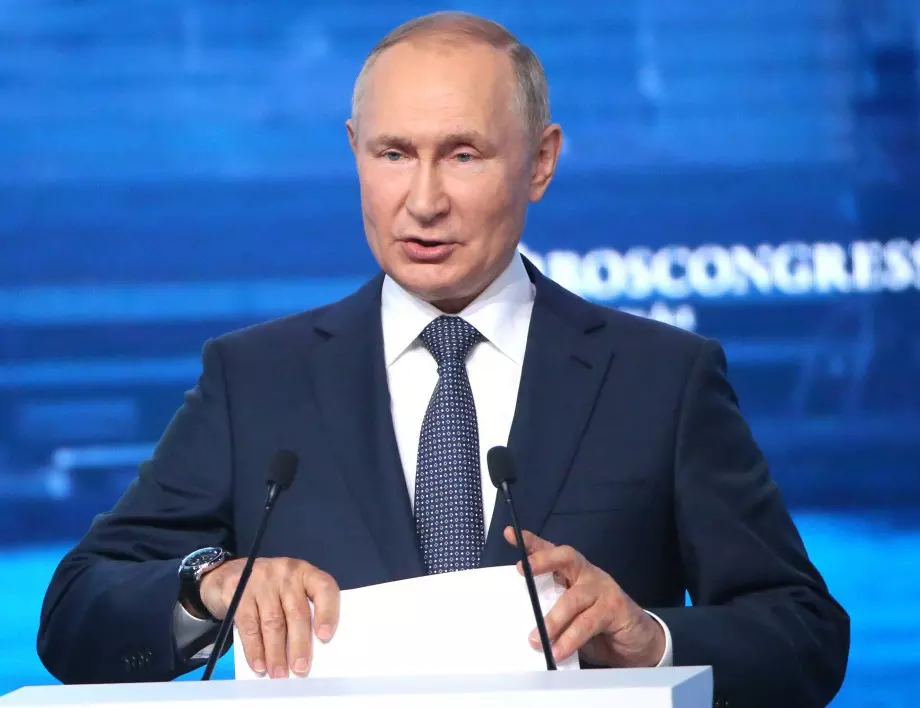 Директорът на MI6 разкри как Путин е "спасил кожата си"