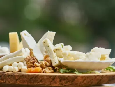 Как се съхранява сирене в хладилник, за да издържи най-дълго време?