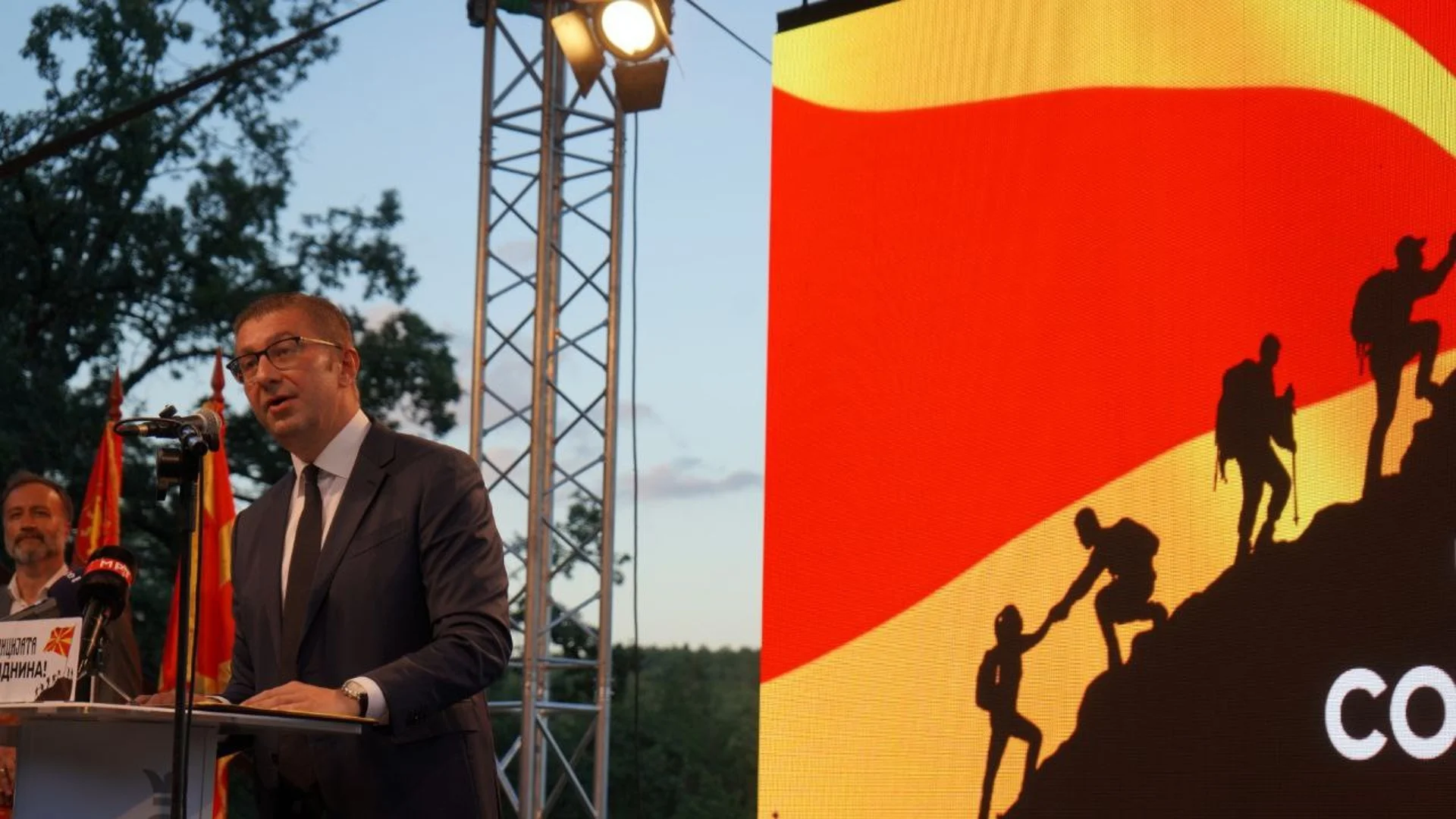 Обявилата се срещу македонските българи ВМРО-ДПМНЕ с модел за решаване на спора с България