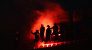Арестуваха фенове, тръгнали на мач в Лига Европа с ножове и спрейове