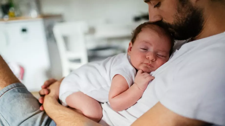 Над 22 000 мъже са ползвали отпуск по бащинство през 2022 г.