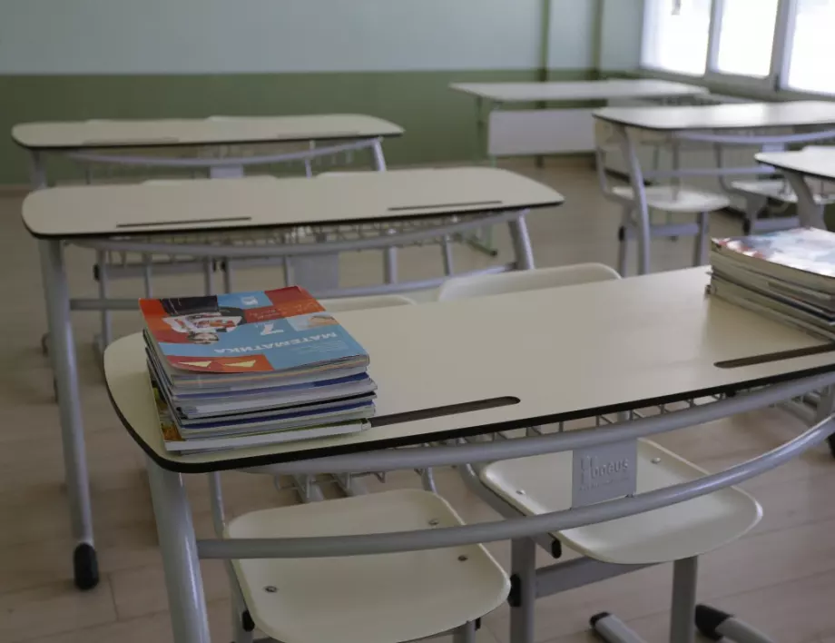 55 училища в страната остават затворени