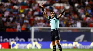 Съдия прекъсна мач в Лига 2 на Франция заради заплахи към него (ВИДЕО)