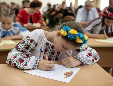 Украйна арестува учители, пратени от Кремъл да обучават по руски програми