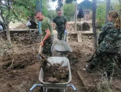 Над 2 520 военнослужещи са оказали помощ на пострадалите от водната стихия в община Карлово