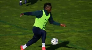 {{ otherArticle[0].article.title }}