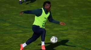 ВИДЕО: Балотели пак прегърна скандала - показва средни пръсти на фенове и нарече швейцарската федерация "мафия"