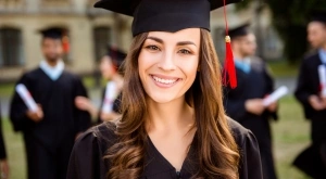 Виц на деня: Господин професор, всичко бих дала от себе си само и само да ми дадете този изпит!