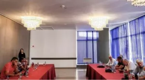 {{ otherArticle[0].article.title }}