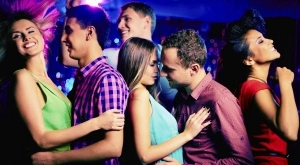 Виц на деня: Двама студенти се връщат по нощите от купон