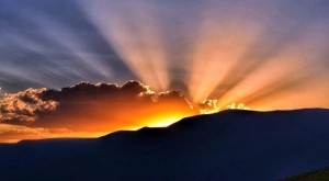 Вечерен виц: Две блондинки се наслаждават на красив залез