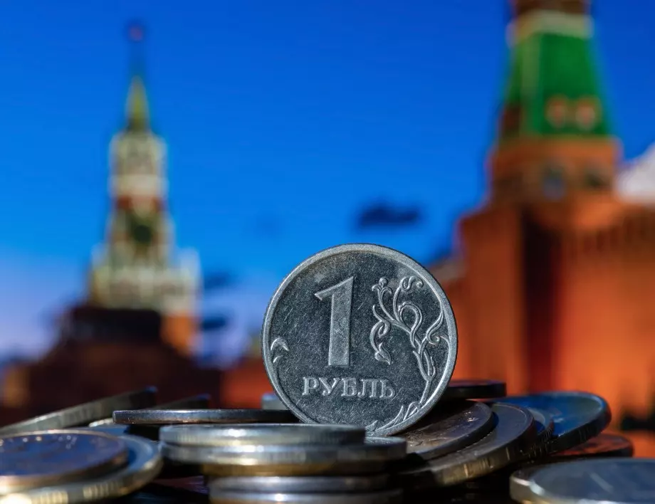 Рублата се свлича, руснаците ги очаква нова бедност