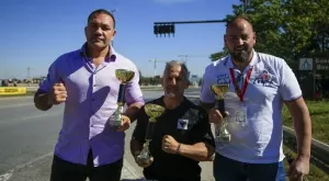 Кубрат Пулев, Йордан Йовчев и Петър Стойчев се впуснаха в автомобилна надпревара