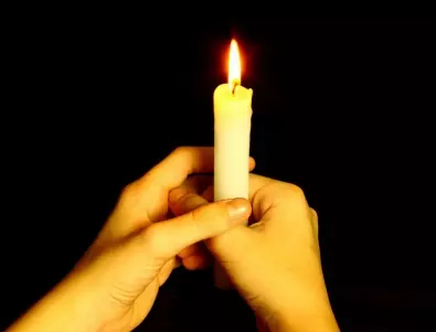 Какво може да разкаже запалена църковна свещ за негативизма в дома?