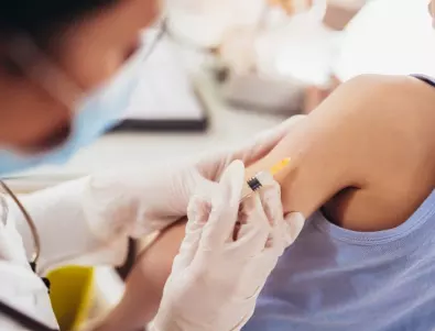 България получи 65 000 дози от липсващата ваксина за деца