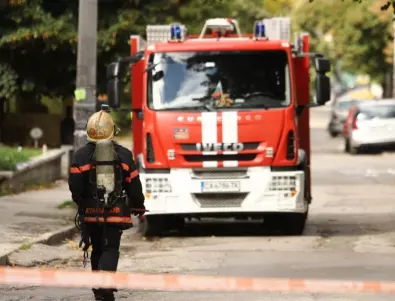 Пожар в склад за гуми в София