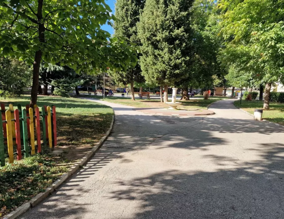 Реновират парка до ул. „Цар Освободител“ в Асеновград