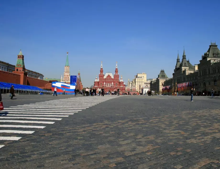"Слава за Украйна" на Червения площад, Русия лови нелегални мигранти за войници (ВИДЕО)