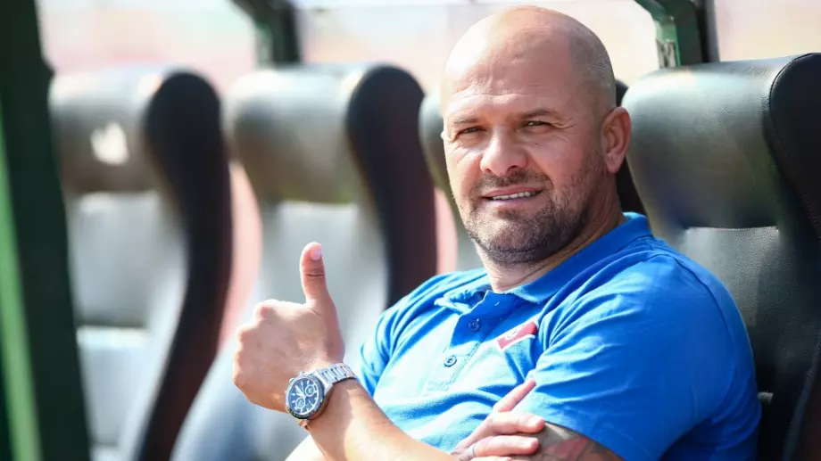 "Много умен и мислещ футболист" - бивш треньор на Асен Чандъров отправи призив към Левски